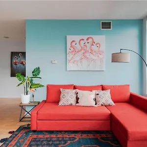 https://toronto-downtown-core-two-bedroom-condo-with-cn-tower.hotelstorontoontario.org