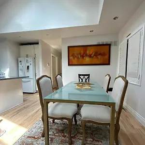 https://2-bedroom-toronto-beaches-big-backyard.hotelstorontoontario.org