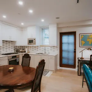 https://heart-of-downtown-restored-heritage-home.vancouver-hotels-bc.net