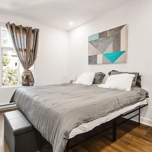 https://m11-luxury-1br-sofa-bed-in-the-heart-of-plateaumile-end.hotels-in-montreal.org
