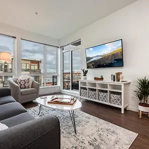 506 Union - Downtown Victoria, Secure Parking Included Apartment